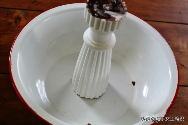 把廢舊的盤子碟子用這個方法摞起來，沒想到收納太強大了