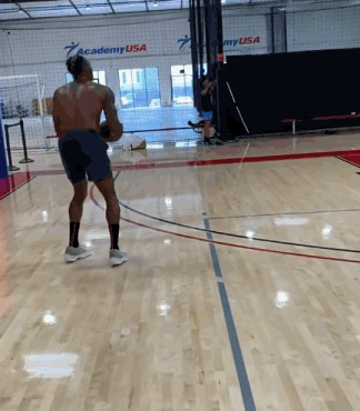 詹姆斯發文：為什麼有人要練不用的東西？球迷們都在cue西蒙斯