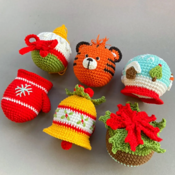 鉤針圖解｜聖誕掛件：一品紅、小鈴鐺、玻璃球、老虎、蠟燭、手套