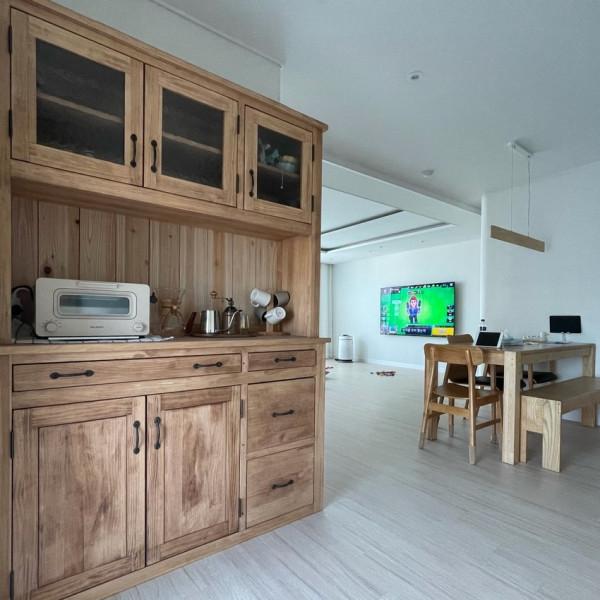 166㎡裝修沒有隨大流，僅用白牆&plus;原木，輕鬆打造一個大方耐看的家