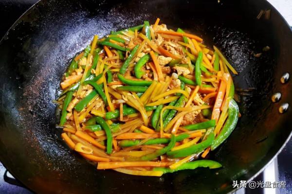 冬天，雞蛋和這三樣一起炒，營養非常全面，孩子常吃，順利過冬