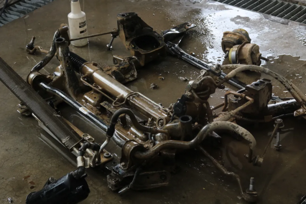 翻新“破爛不堪”的寶馬X5,車主硬是把X5當拖拉機開了7年 翻新“破爛不堪”的寶馬X5,車主硬是把X5當拖拉機開了7年