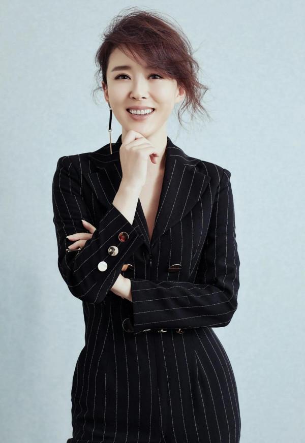 最美嫦娥顏丹晨亮相金雞獎