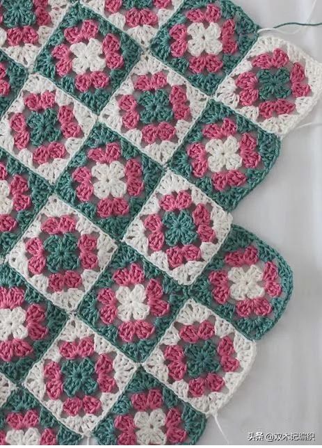 自從學會了鉤方格小花片，家裡大大小小的物件再也沒人比得上