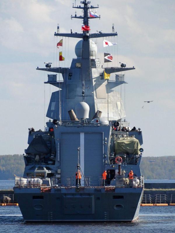 一把大火燒成空殼！俄軍新銳護衛艦被徹底焚燬，垂髮被燒成下水道