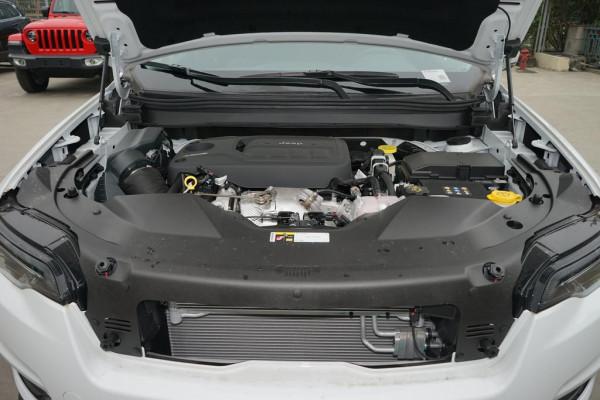 自由光 2.0T 四驅夜鷹版，中型SUV，外觀漂亮，配2.0T發動機