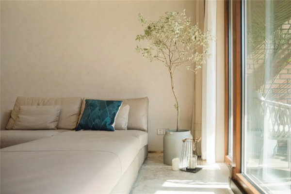 一樓帶60㎡院子的3居室，翻新改造後，效果不輸別墅