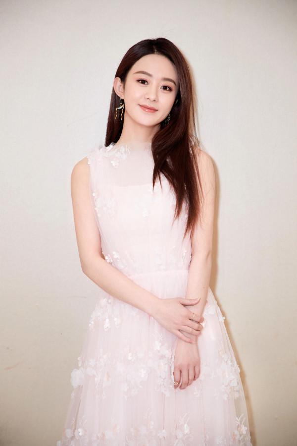 趙麗穎終於高調一回!穿“白裙”美回少女時代,這哪像生過孩子 趙麗穎終於高調一回!穿“白裙”美回少女時代,這哪像生過孩子