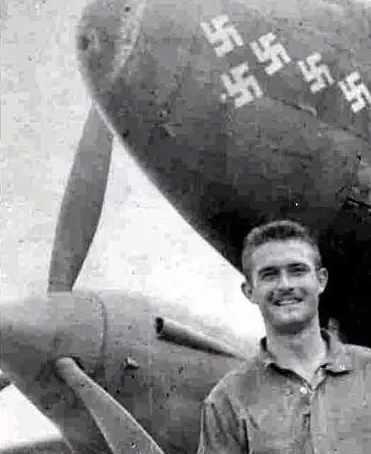 美軍飛行員對女友飛機猛烈掃射!回家不跪搓衣板,反而抱得美人歸 美軍飛行員對女友飛機猛烈掃射!回家不跪搓衣板,反而抱得美人歸