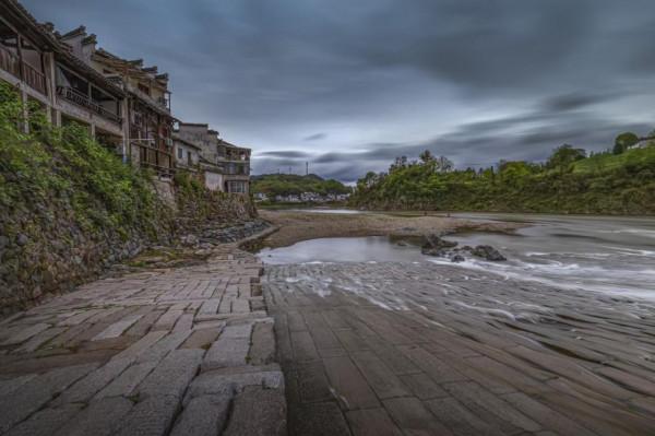 國慶出遊不扎堆！送您“徽州天路”自駕遊攻略，驚險刺激人少景美