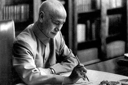 1947年，偉人被國軍圍堵，在路邊寫下7個大字化險為夷戲耍5萬敵軍