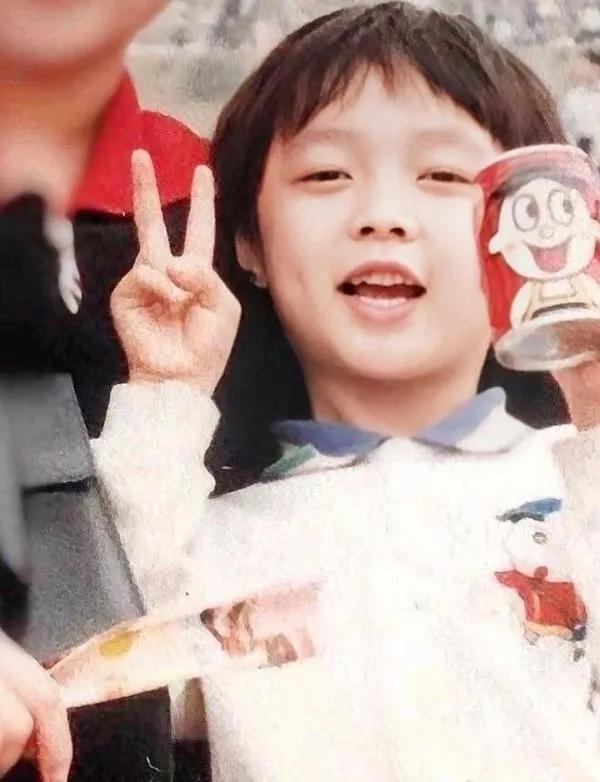 明星的小時候,趙露思完全就是迷你版,黃曉明真的不是哈利波特? 明星的小時候,趙露思完全就是迷你版,黃曉明真的不是哈利波特?