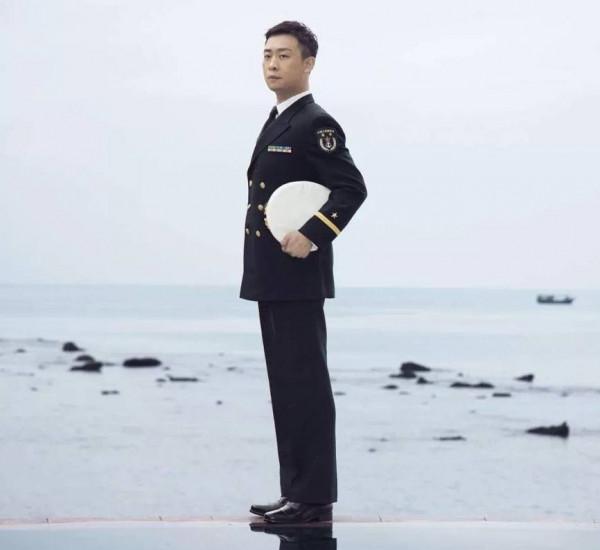 同樣是演軍人，肖戰張譯氣場強，黃景瑜像小混混，差別在於體態？