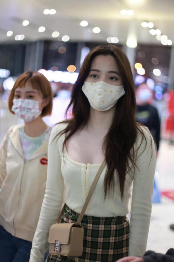 機場抓拍娛樂圈的小花私服，你更喜歡誰