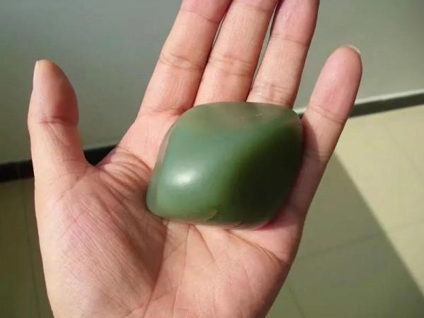 一塊青玉引發的較量