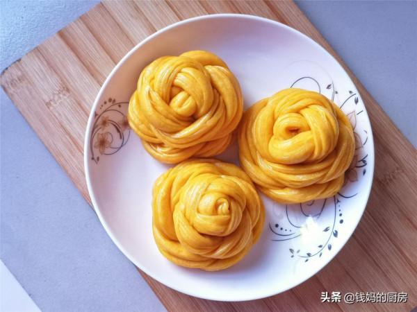 最近花捲這個做法火了,一切一卷像朵花,朋友圈裡大家都在曬 最近花捲這個做法火了,一切一卷像朵花,朋友圈裡大家都在曬