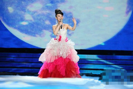 盲人歌手劉賽：24歲獲星光大道總冠軍，軍人丈夫願意捐獻眼睛