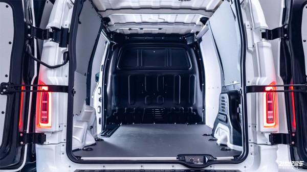 呆萌可愛還能露營,續航480公里不斷電,可以通勤的電動露營車 呆萌可愛還能露營,續航480公里不斷電,可以通勤的電動露營車