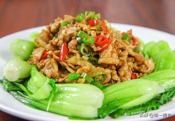 肉片搭配菜心簡直是天生一對，滑嫩清脆，香辣下飯，做一盤不夠吃