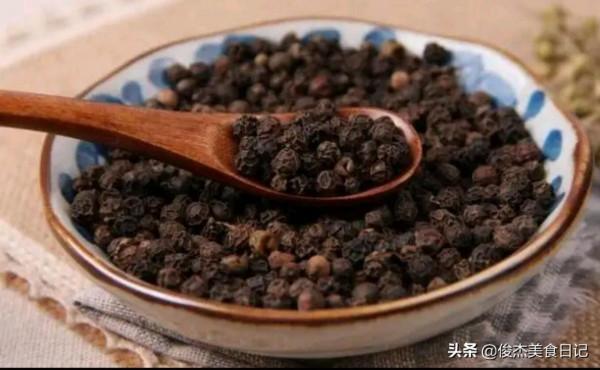 大廚詳細教給你廚房四十多種常用香料知識和用處,建議收藏學習 大廚詳細教給你廚房四十多種常用香料知識和用處,建議收藏學習