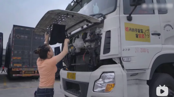 6000塊錢被父親“賣”掉，遭前夫拋棄：95後卡車女司機，逆襲了