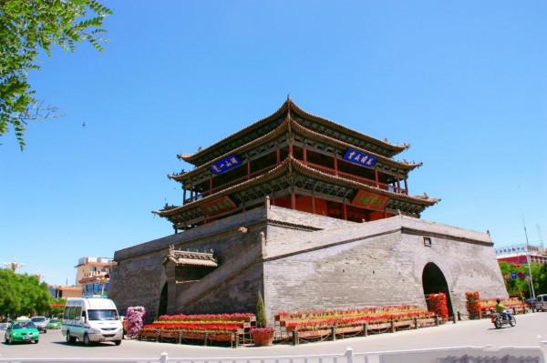 鎮遠樓：“金城春雨”，“玉關曉月”，“祁連晴雪”