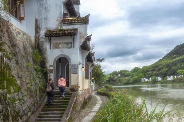 國慶出遊不扎堆！送您“徽州天路”自駕遊攻略，驚險刺激人少景美