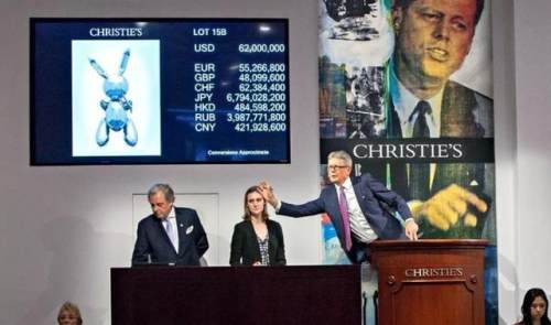 瘋了！一隻不鏽鋼兔子拍出6.3億的天價！網友：俗氣、譁眾取寵