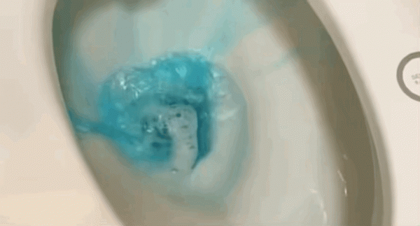 “不要往馬桶水箱內放藍色潔廁劑了，害人害己”！這個是真的嗎？