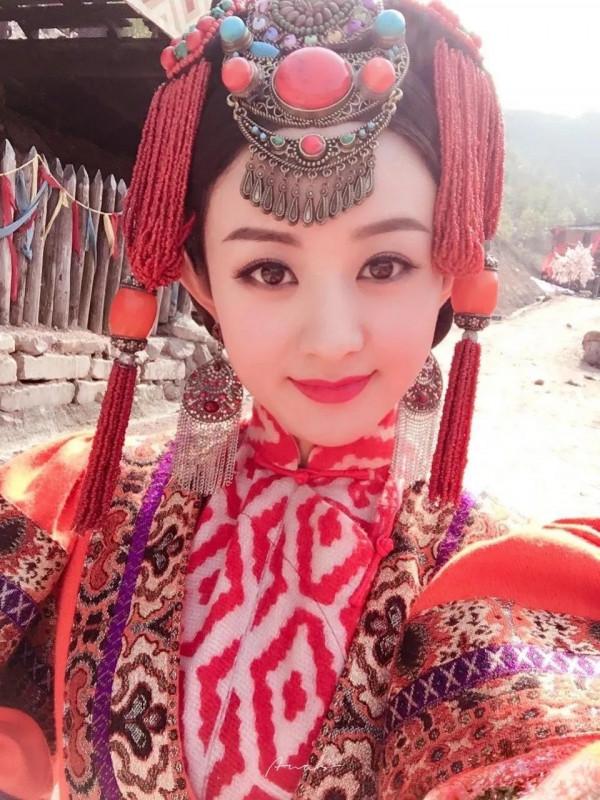 趙麗穎自拍巴掌臉拍成大圓臉的人