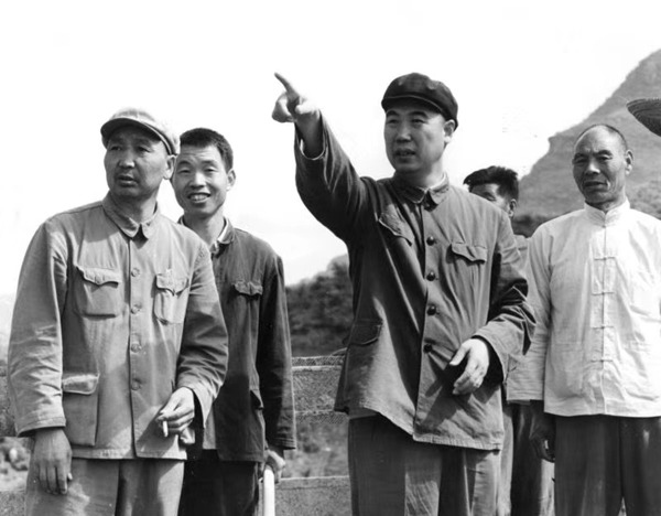 紅軍團長隱居農村,村民不知他的身份,直到毛主席派人請他去北京 紅軍團長隱居農村,村民不知他的身份,直到毛主席派人請他去北京