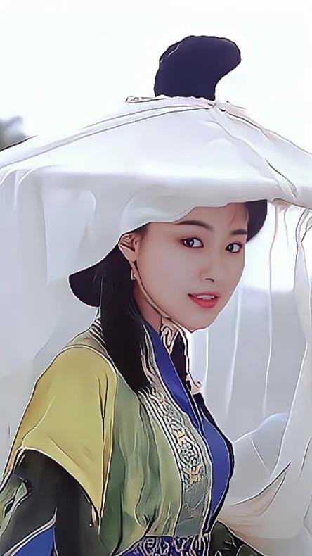 沈傲君，年輕時美貌驚豔