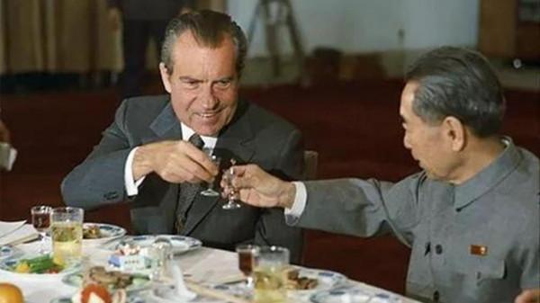 1959年人民大會堂舉辦國宴，天花板上藏著50個人，他們是誰呢？