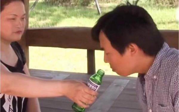 真實故事:韓國50歲大媽天生沒嗅覺,食物越臭越愛吃,醫生查明真相