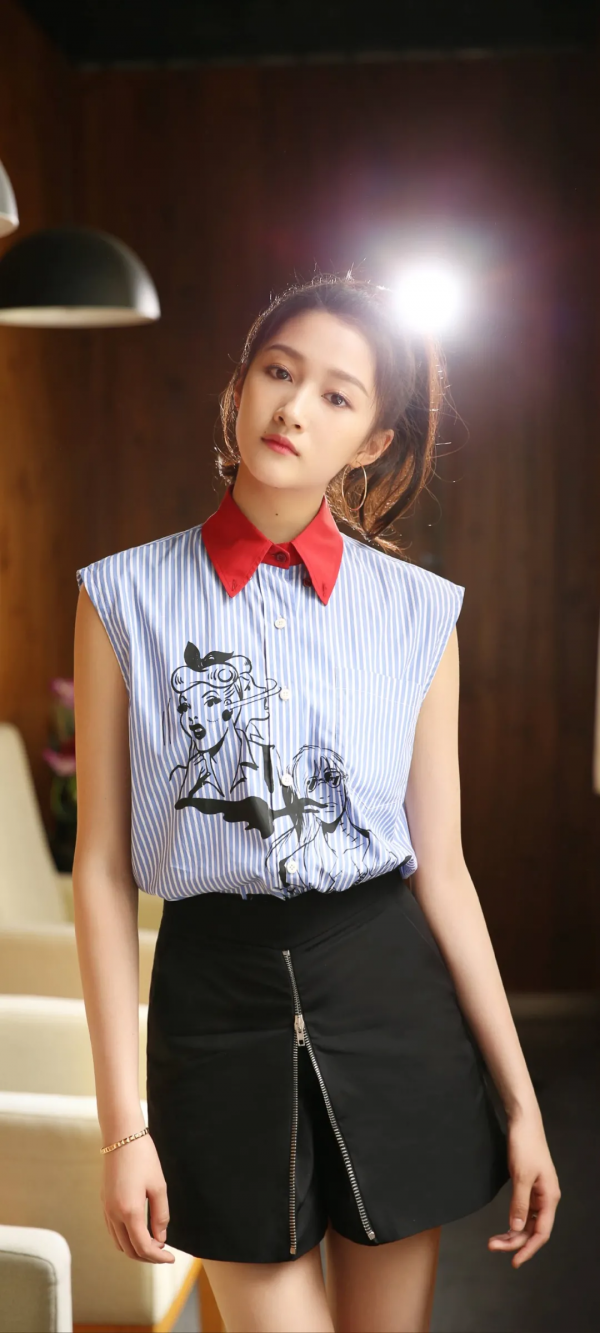 關曉彤桌布 關曉彤桌布