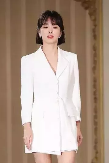 宋慧喬新造型“翻車”，穿針織裙成五五身，留大光明頭太土氣