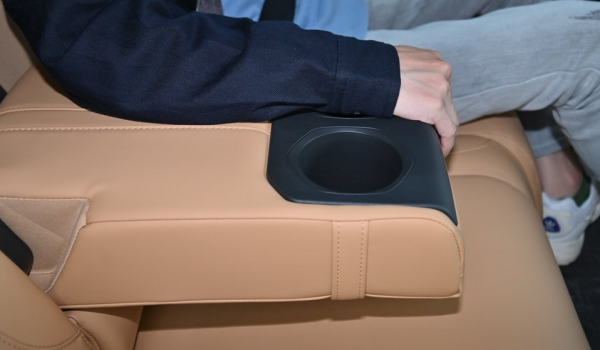 留給特斯拉的時間不多了，長安混動車型來襲，底盤讓人又愛又恨？