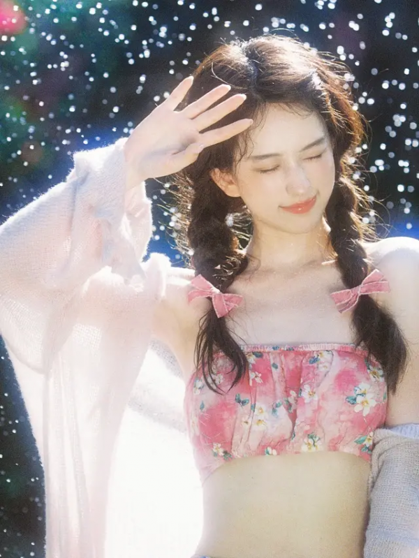 楊超越是“整”了嗎?怎麼突然美成王祖賢了? 楊超越是“整”了嗎?怎麼突然美成王祖賢了?