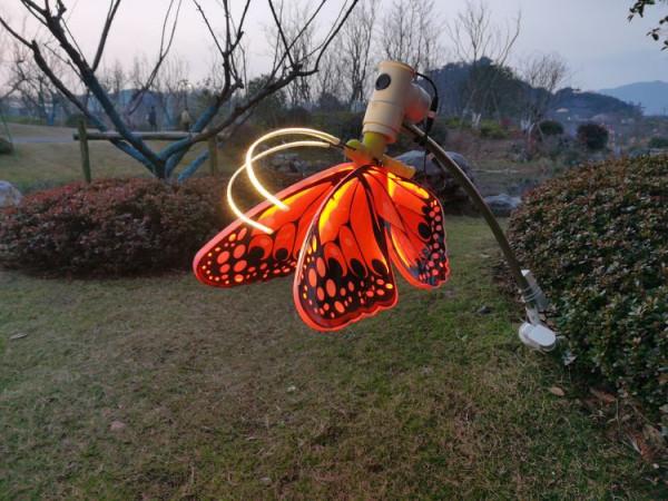 踏青早行人 作者：張鎖龍