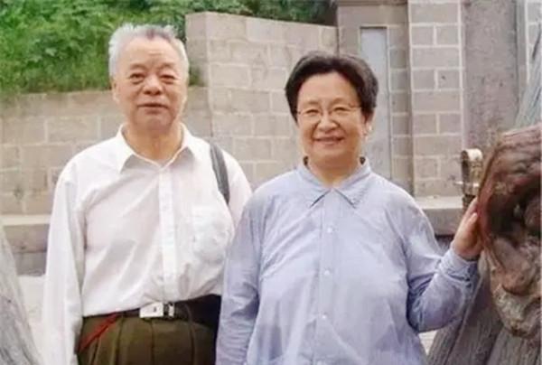 李訥離婚後首見父親，毛主席視力下滑心疼落淚：讓爸爸摸摸娃的臉