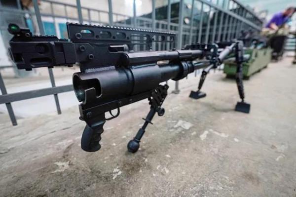 發射14.5毫米彈藥 射程4000米 把狙擊槍造成火炮的也就戰鬥民族了 發射14.5毫米彈藥 射程4000米 把狙擊槍造成火炮的也就戰鬥民族了