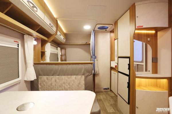 月薪7000就能買的拖掛房車！實拍卓美亞T420Z拖掛房車