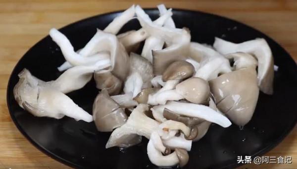 冬天白蘿蔔這樣吃才叫過癮，加1把平菇，比大魚大肉還香，超解饞