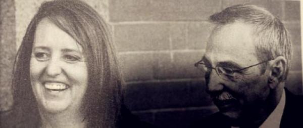 1994年，美國一殺人犯帶著典獄長老婆越獄，在外瀟灑生活11年