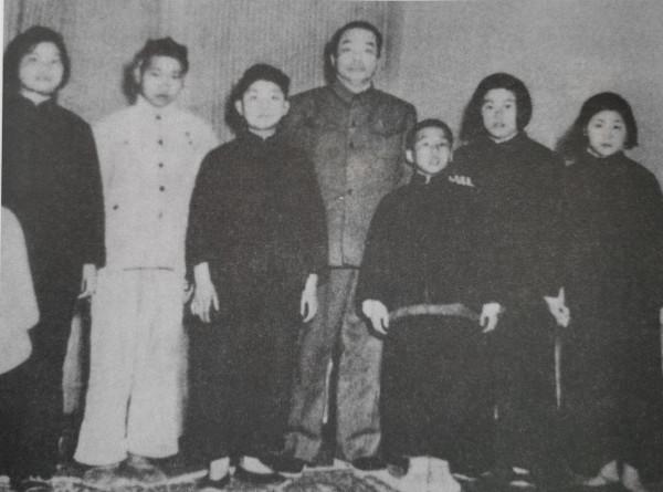 彭德懷和彭鋼的“父女情”:一起生活15年,她成為“軍中女包公” 彭德懷和彭鋼的“父女情”:一起生活15年,她成為“軍中女包公”