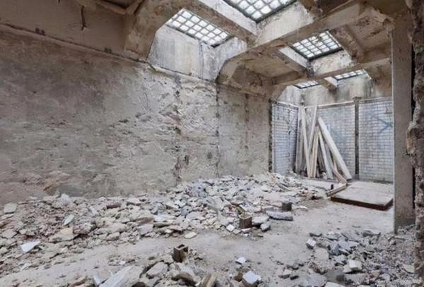 無房女孩低價買下一個公共廁所，花了15萬改造成溫馨的家，厲害了