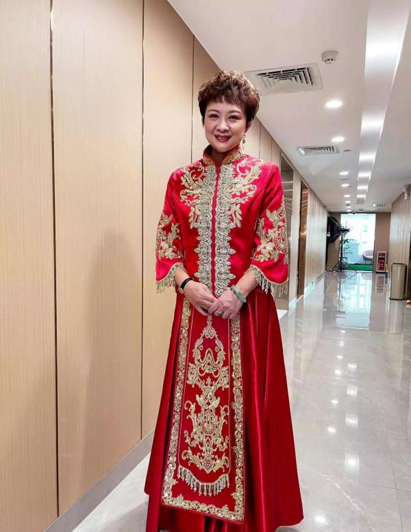 《外來媳婦本地郎》拍復古時裝全家福,康伯康嬸又回來了 《外來媳婦本地郎》拍復古時裝全家福,康伯康嬸又回來了