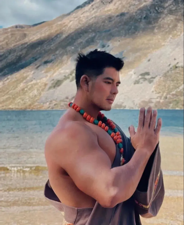 藏區“肌肉菩薩”火爆全網,網友看完照片卻大罵:吃藥吃出來的 藏區“肌肉菩薩”火爆全網,網友看完照片卻大罵:吃藥吃出來的