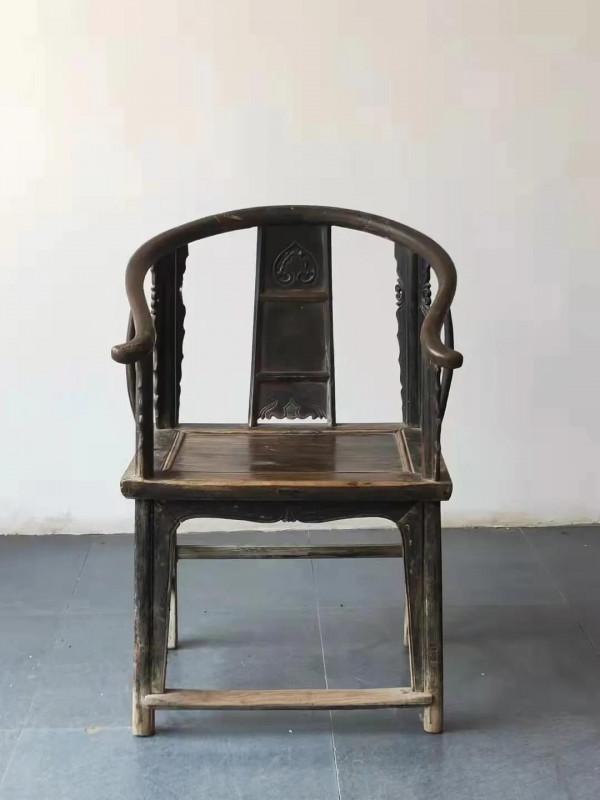 髹黑漆軟屜壽字紋太師椅，原頭圈椅