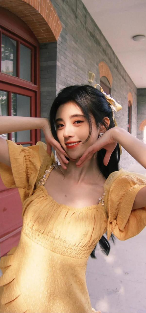 鞠婧禕 小黃裙 桌布 鞠婧禕 小黃裙 桌布